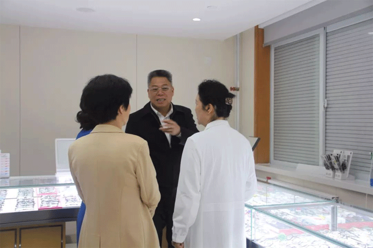 贵州省副省长王世杰寄语普瑞眼科：不忘初心，成为民营医